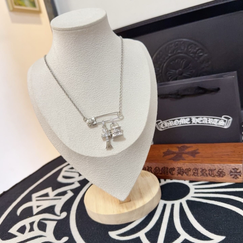 Ch*0me He**ts necklaces